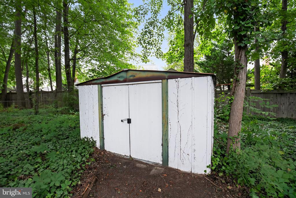 1704 COOL SPRING DRIVE