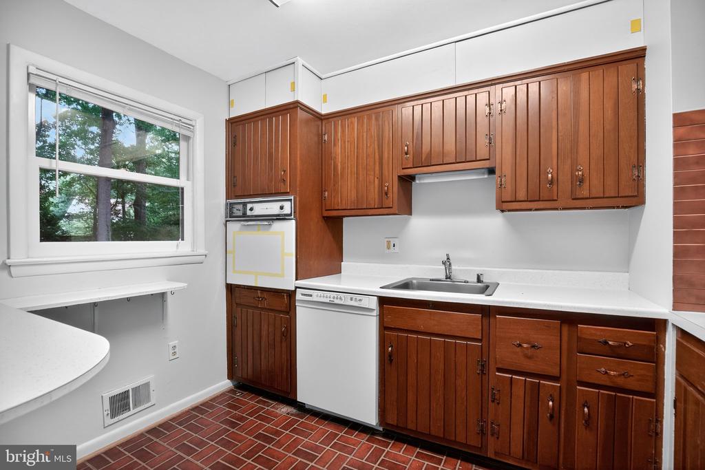 1704 COOL SPRING DRIVE