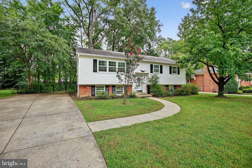 1704 COOL SPRING DRIVE