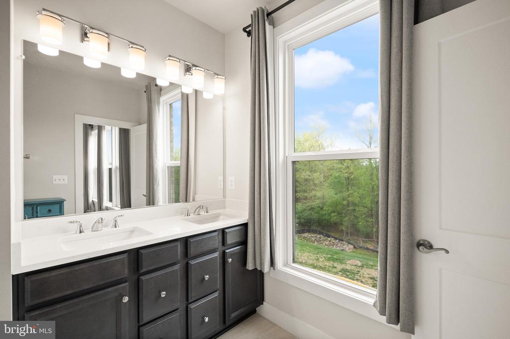 2495 LIBERTY LOOP