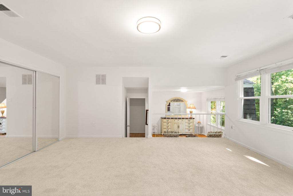 5305 HEXAGON PLACE