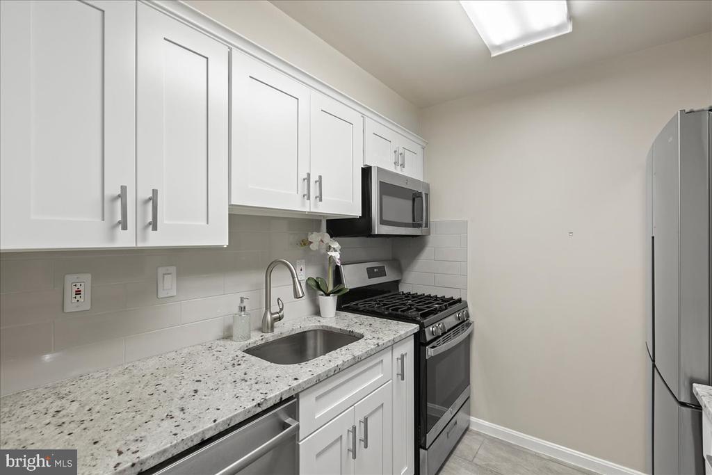 5924 COVE LANDING ROAD 301