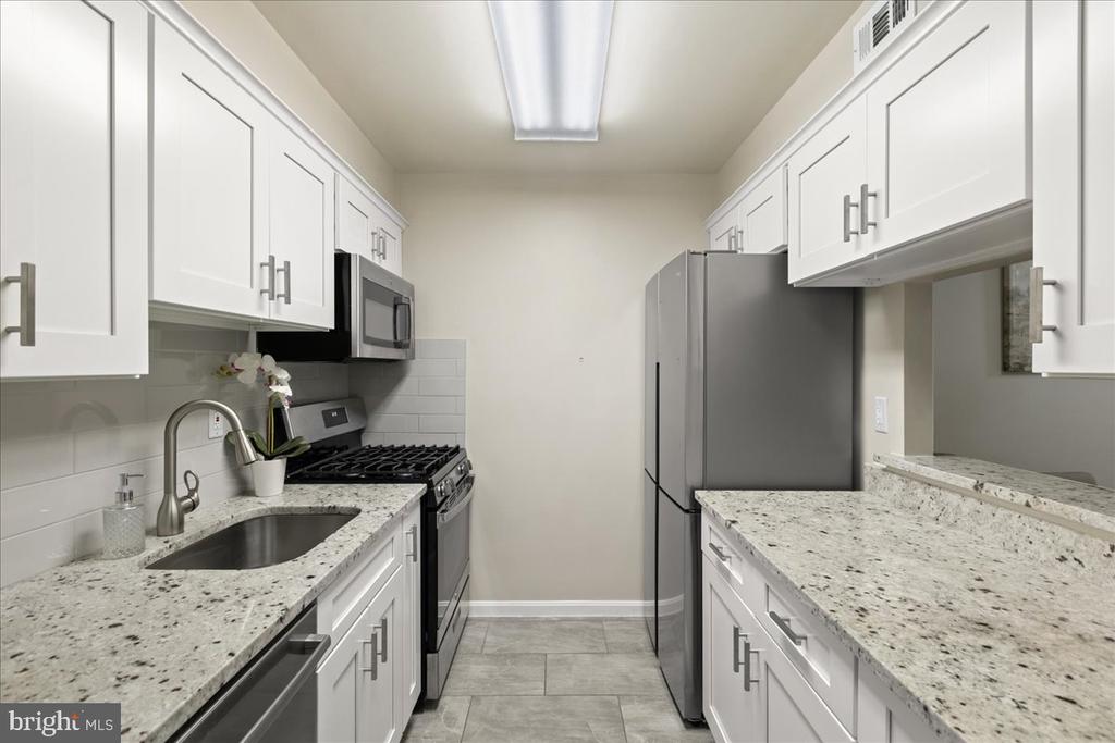 5924 COVE LANDING ROAD 301