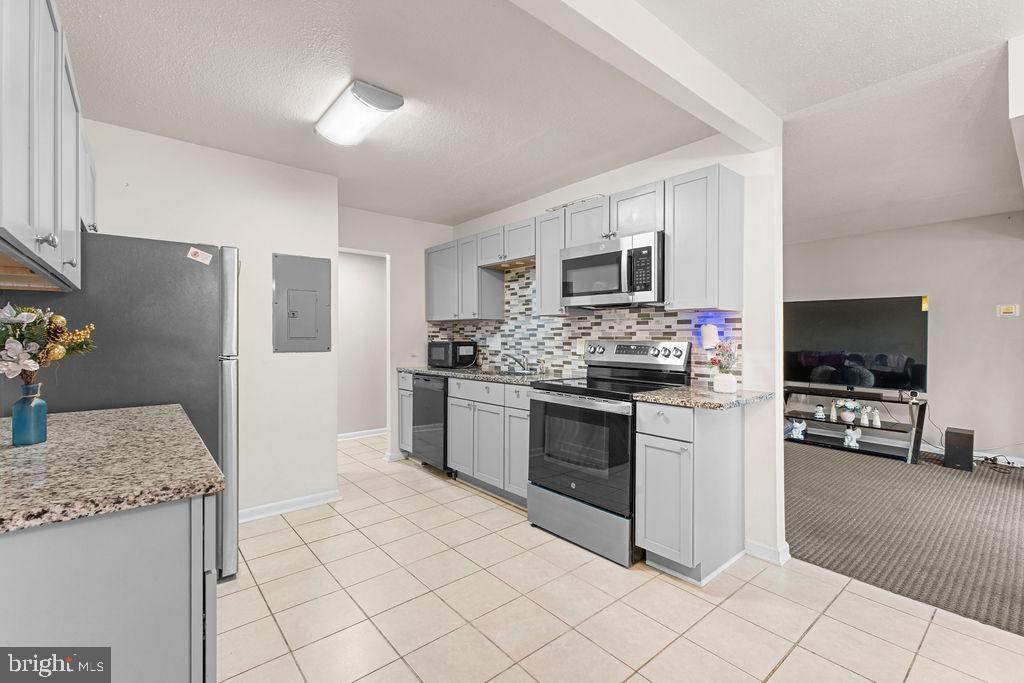 615 CENTER STREET T4