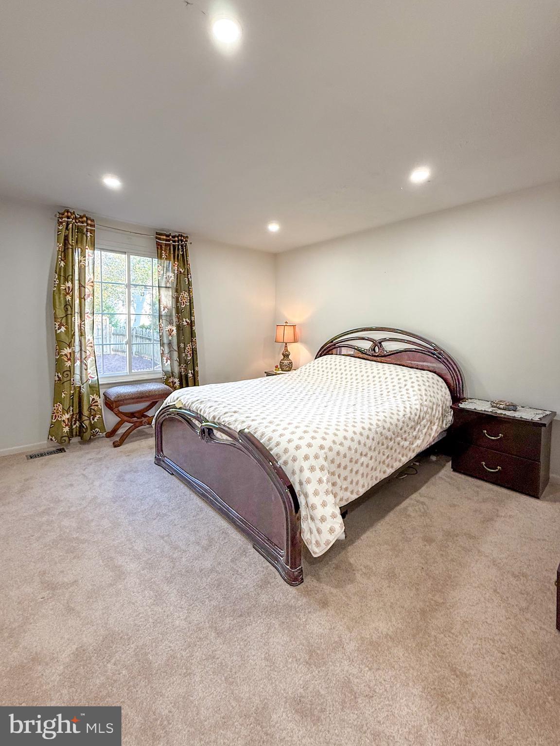 5703 OAK STAKE COURT