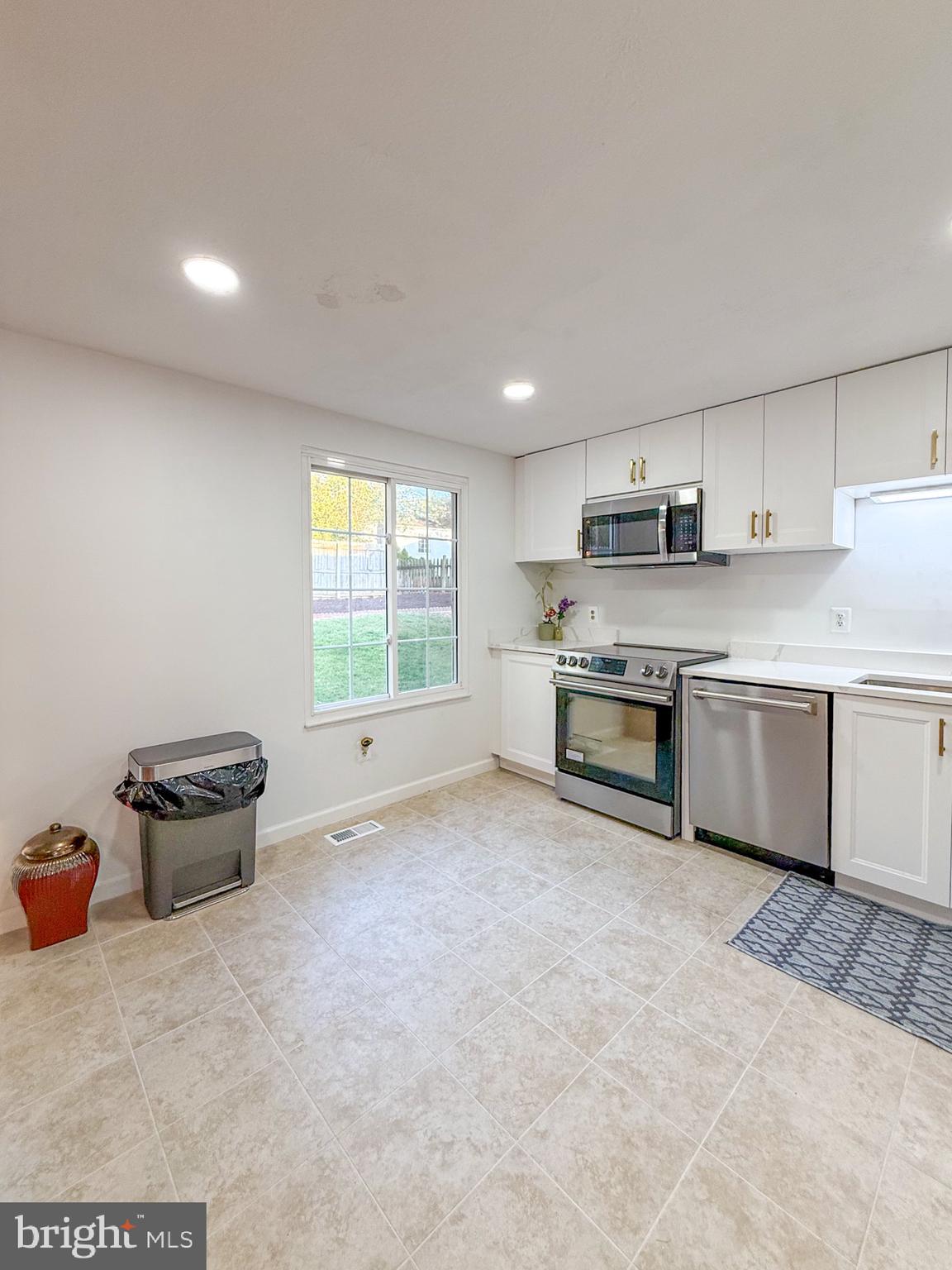 5703 OAK STAKE COURT