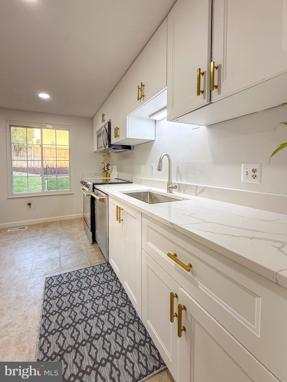 5703 OAK STAKE COURT