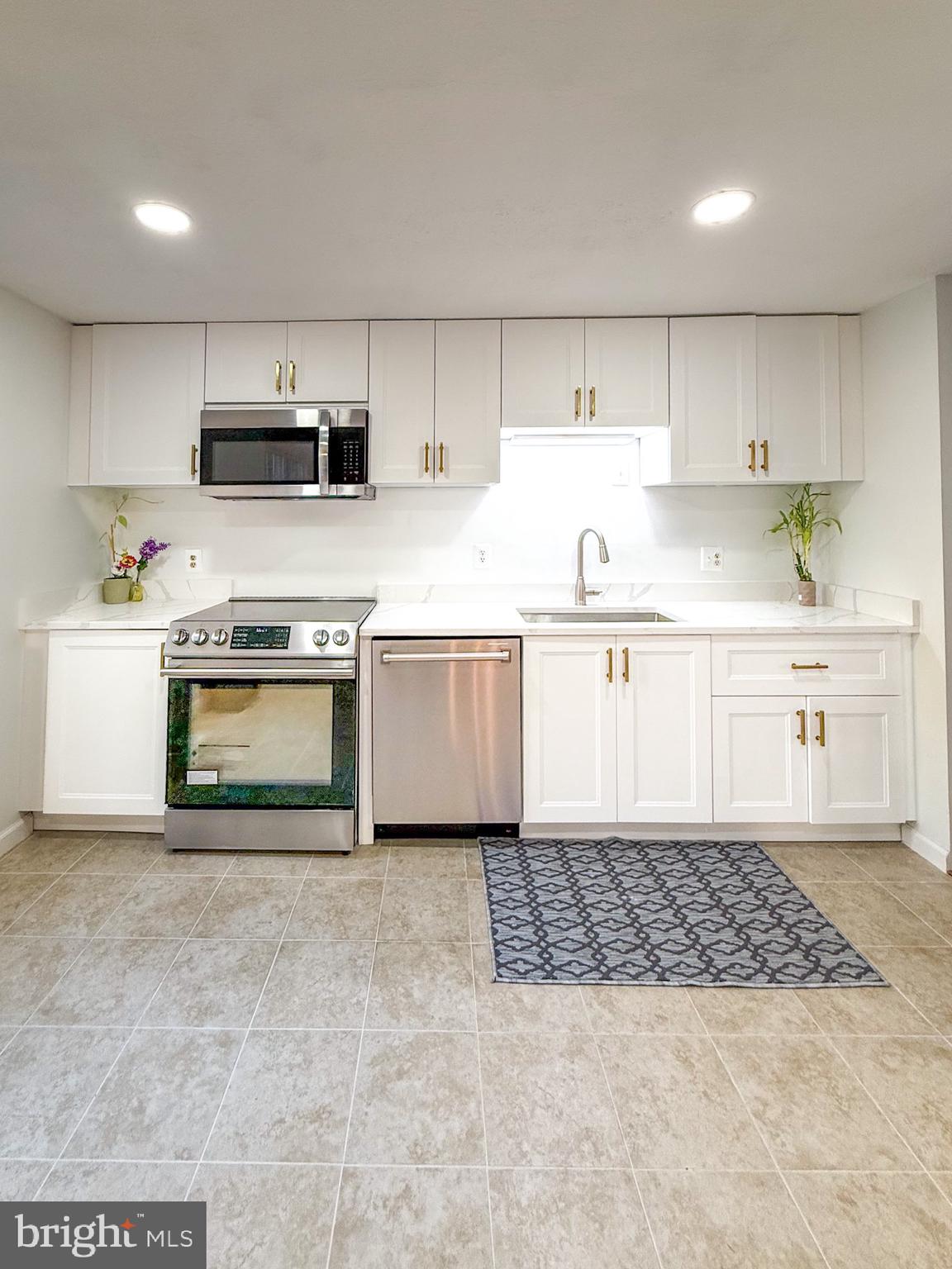 5703 OAK STAKE COURT
