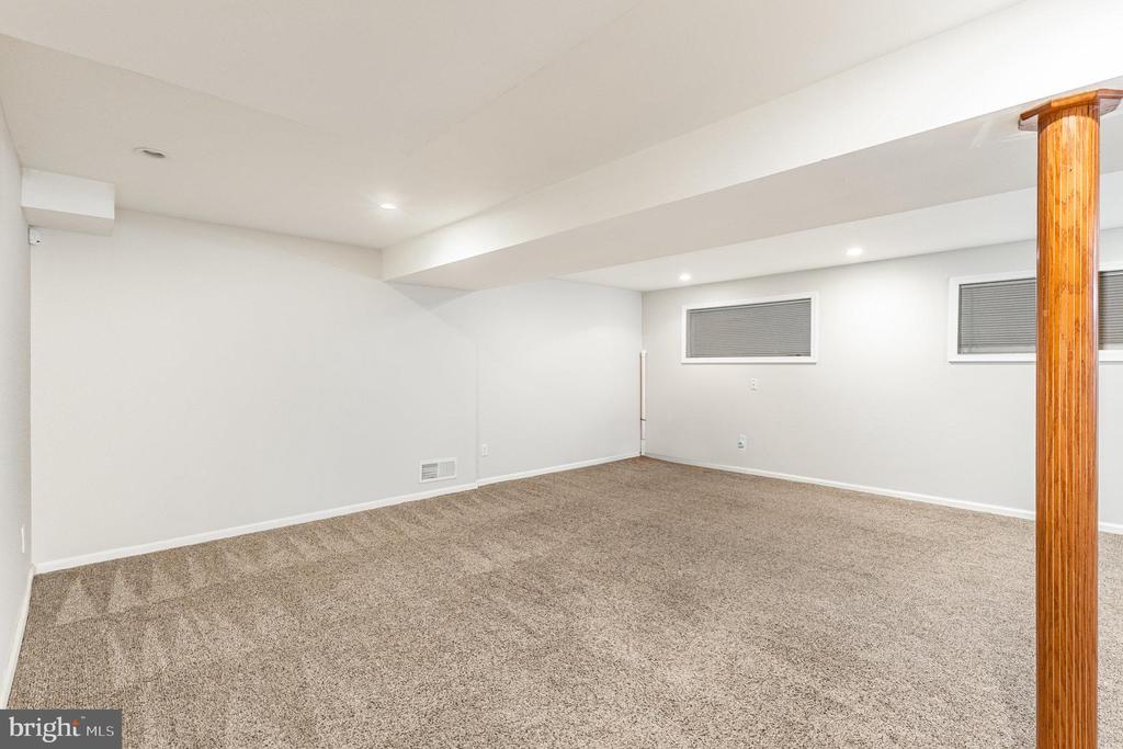 8411 DERBY COURT