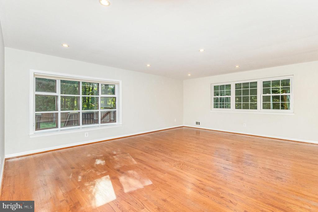 8411 DERBY COURT