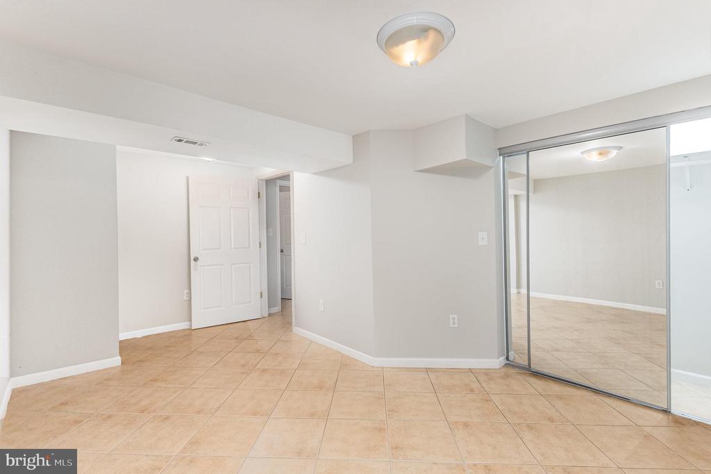 8411 DERBY COURT