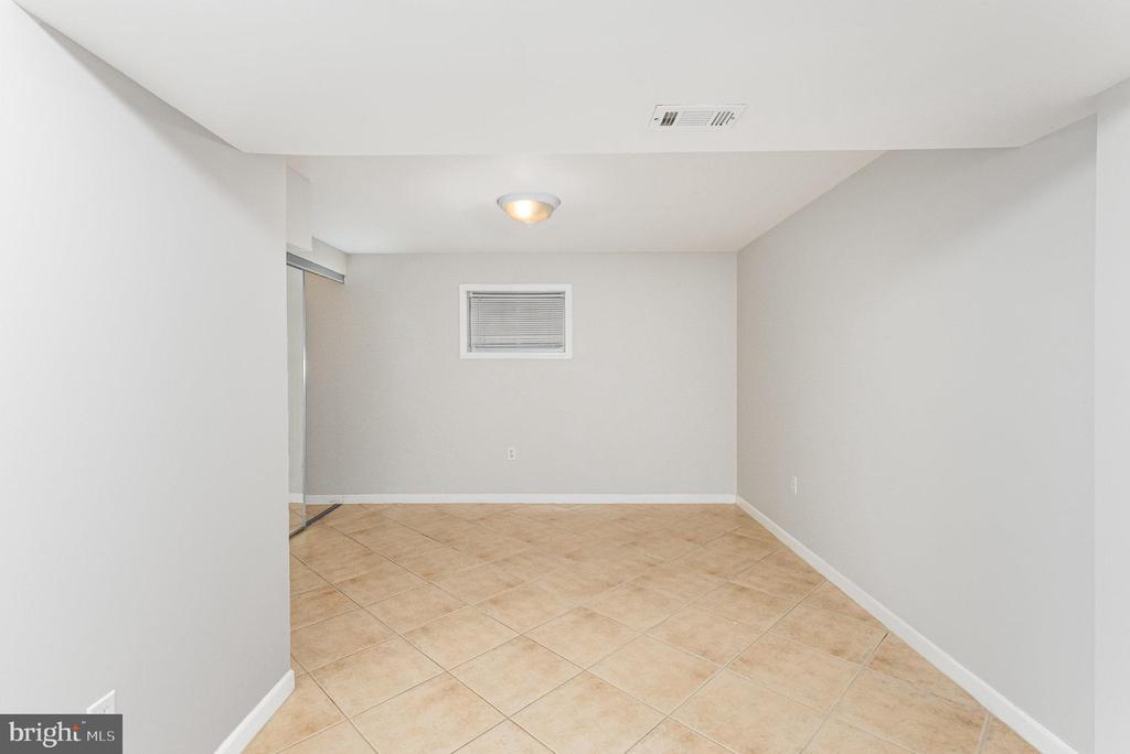 8411 DERBY COURT