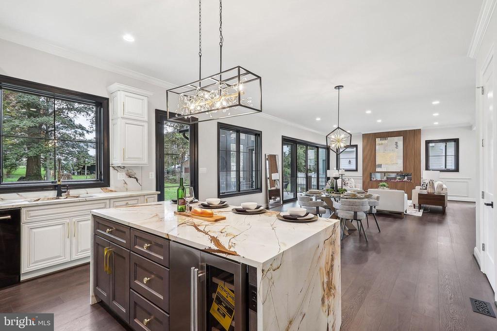 105 TAPAWINGO ROAD SW