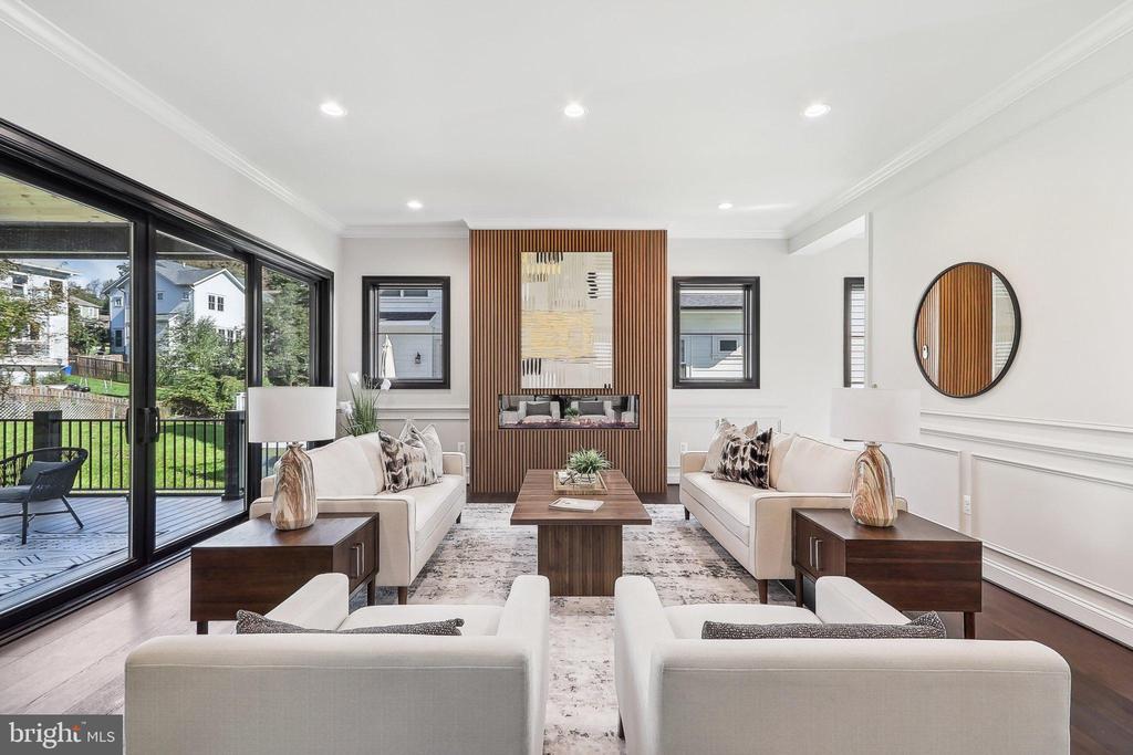 105 TAPAWINGO ROAD SW