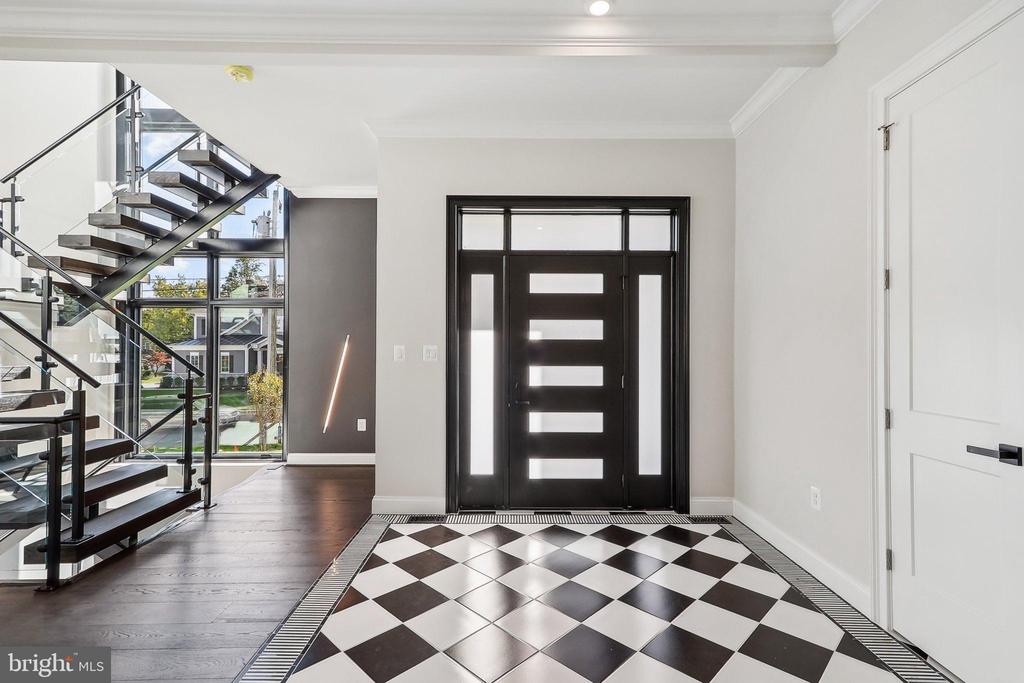 105 TAPAWINGO ROAD SW