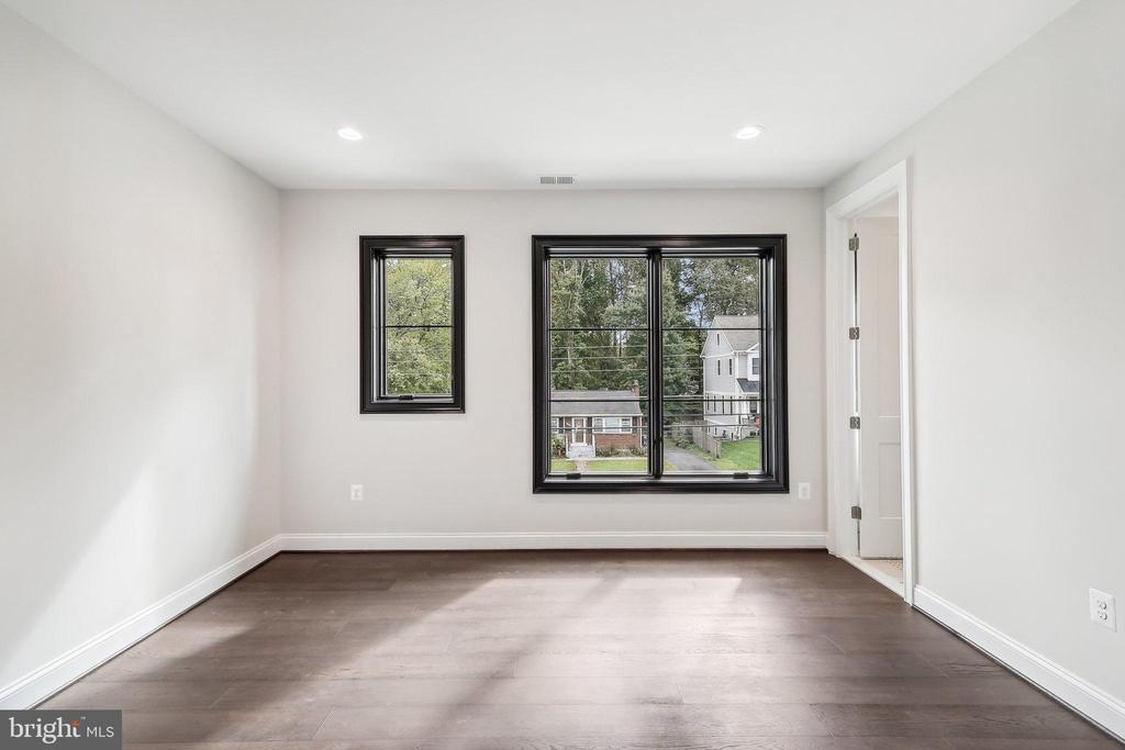 105 TAPAWINGO ROAD SW