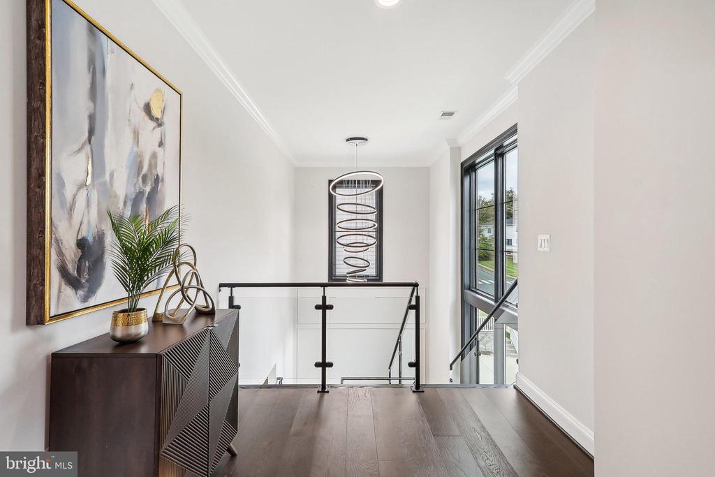 105 TAPAWINGO ROAD SW