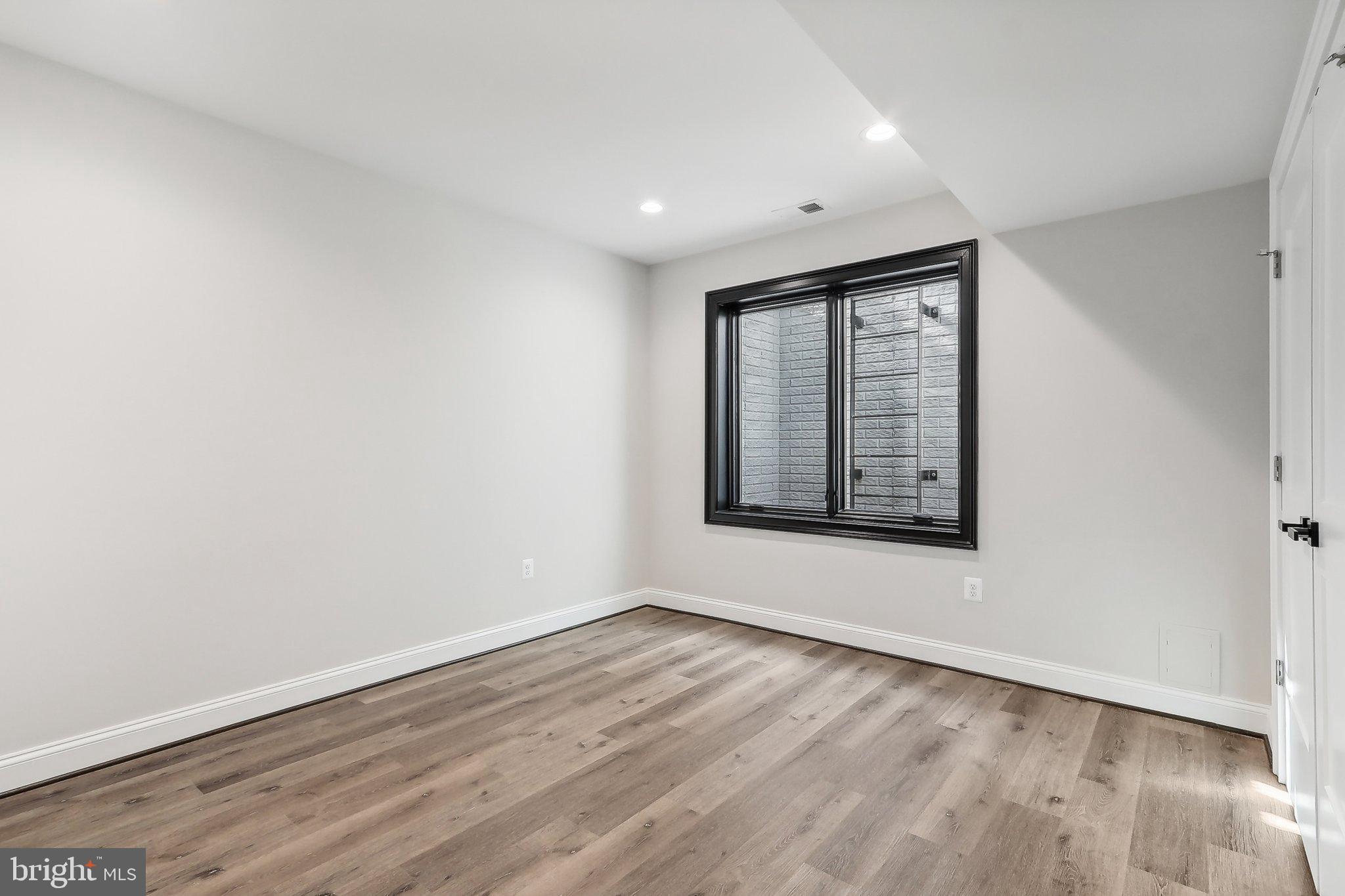 105 TAPAWINGO ROAD SW