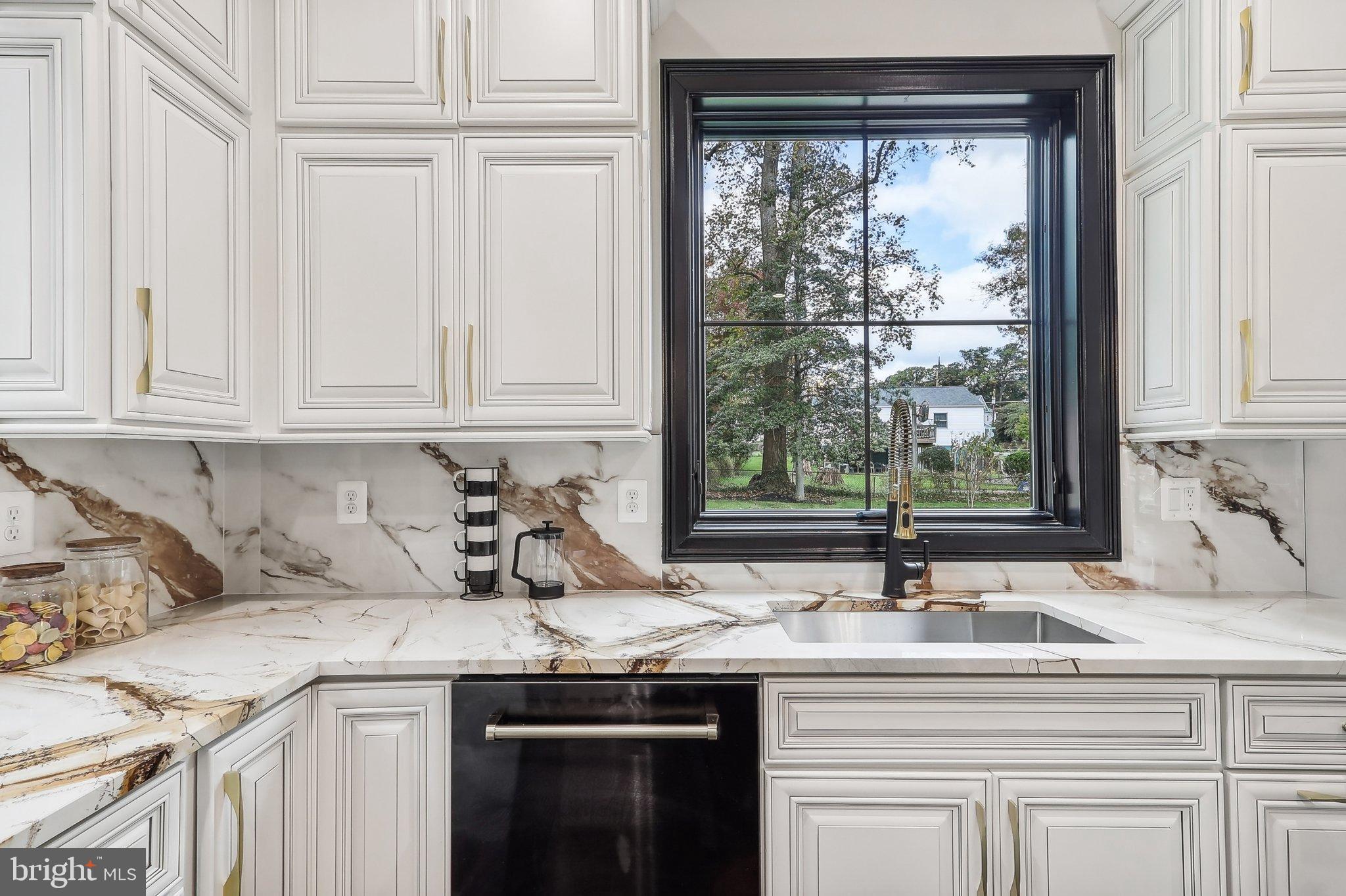 105 TAPAWINGO ROAD SW