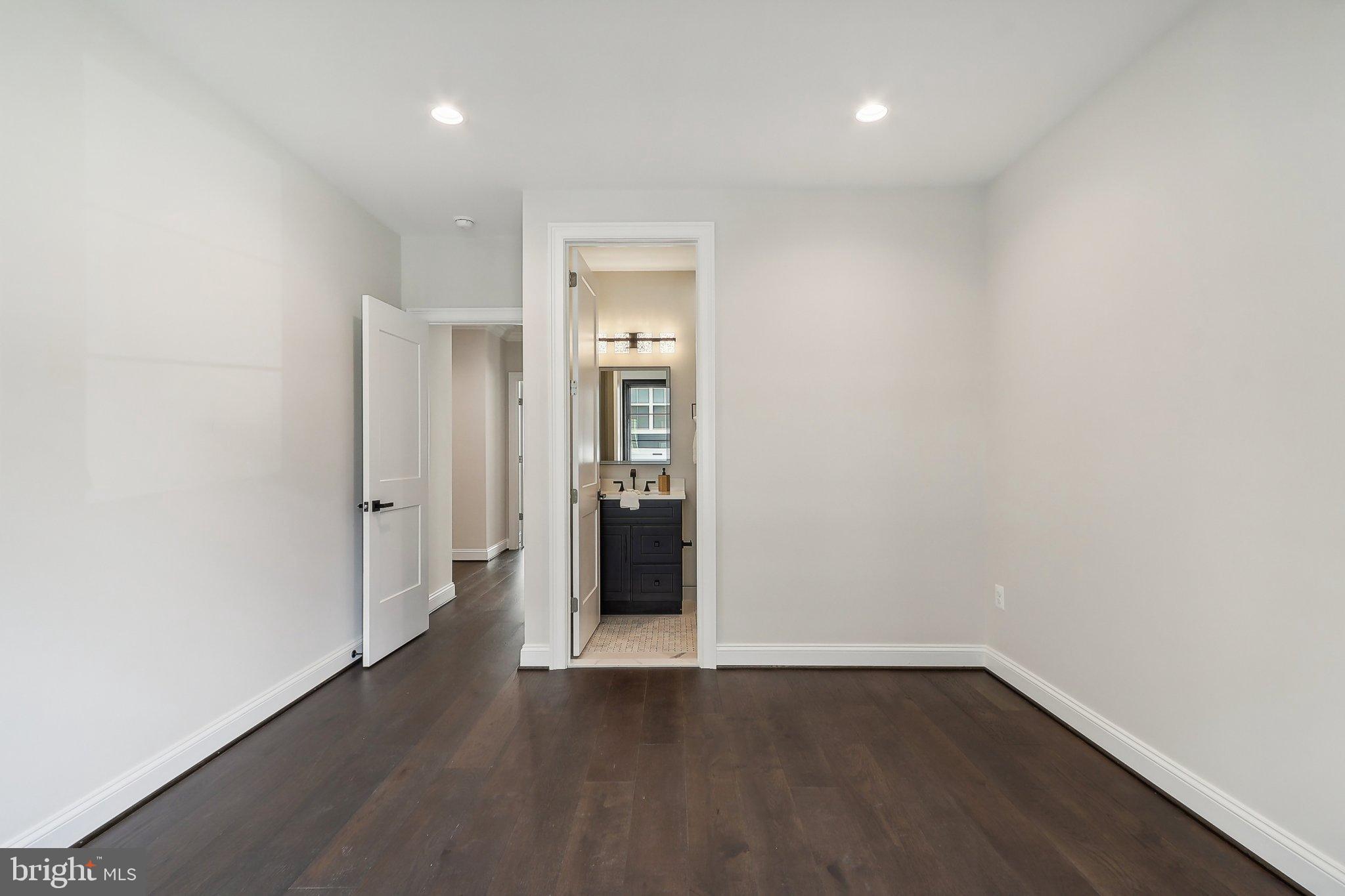 105 TAPAWINGO ROAD SW