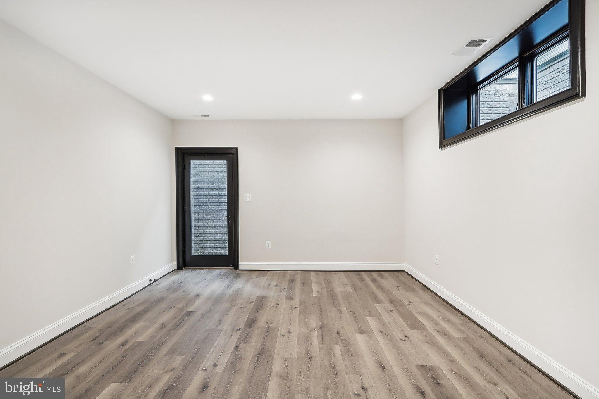 105 TAPAWINGO ROAD SW