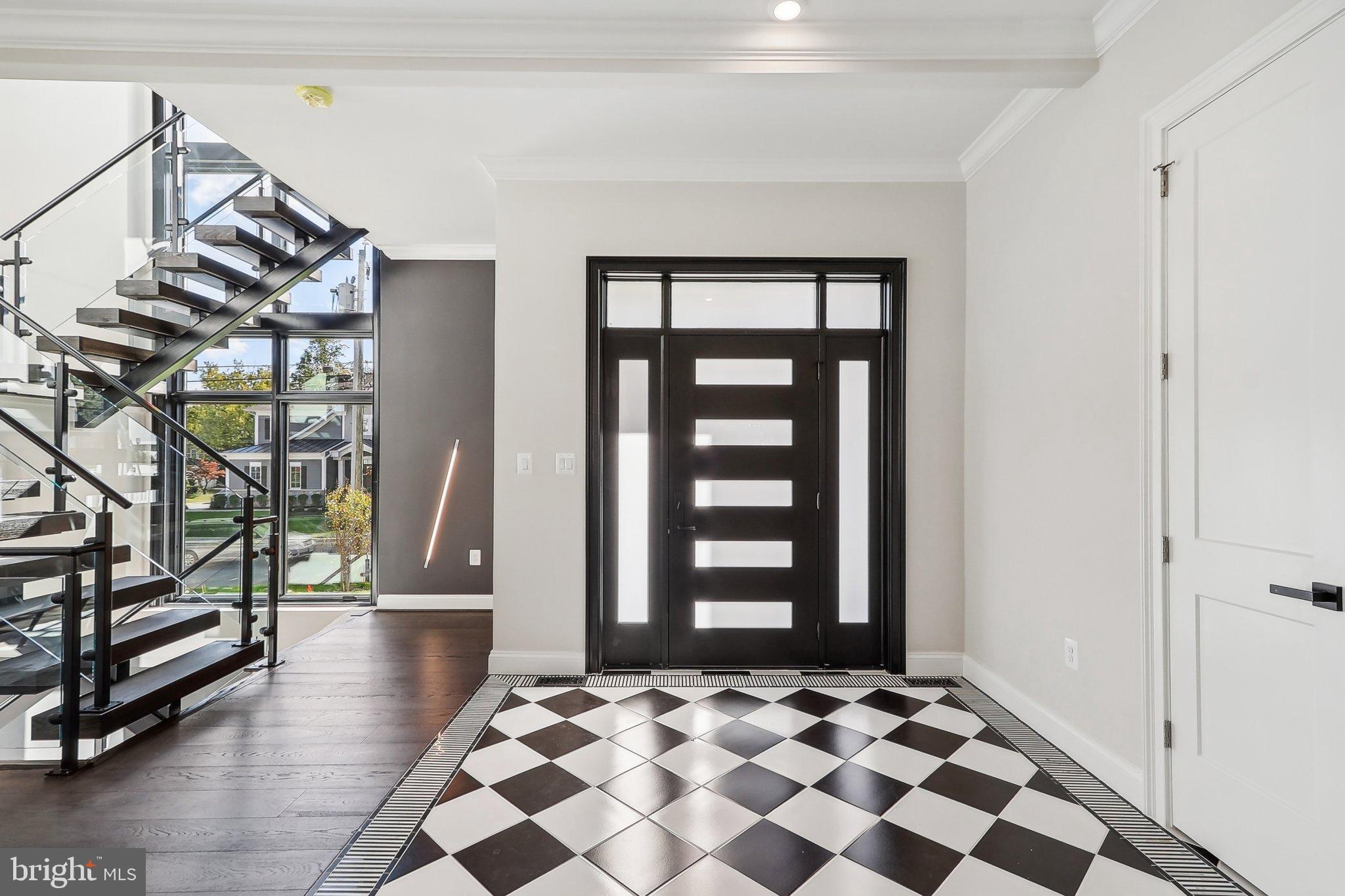 105 TAPAWINGO ROAD SW