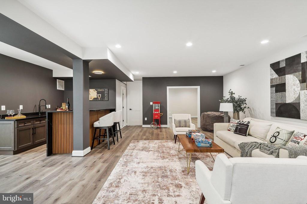 105 TAPAWINGO ROAD SW