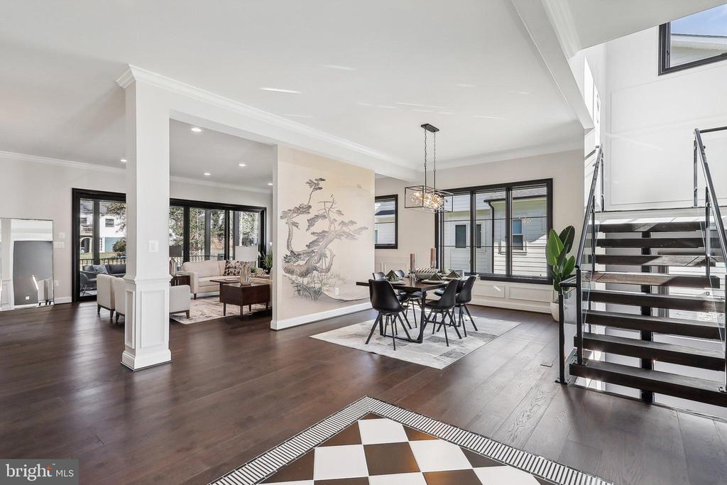 105 TAPAWINGO ROAD SW