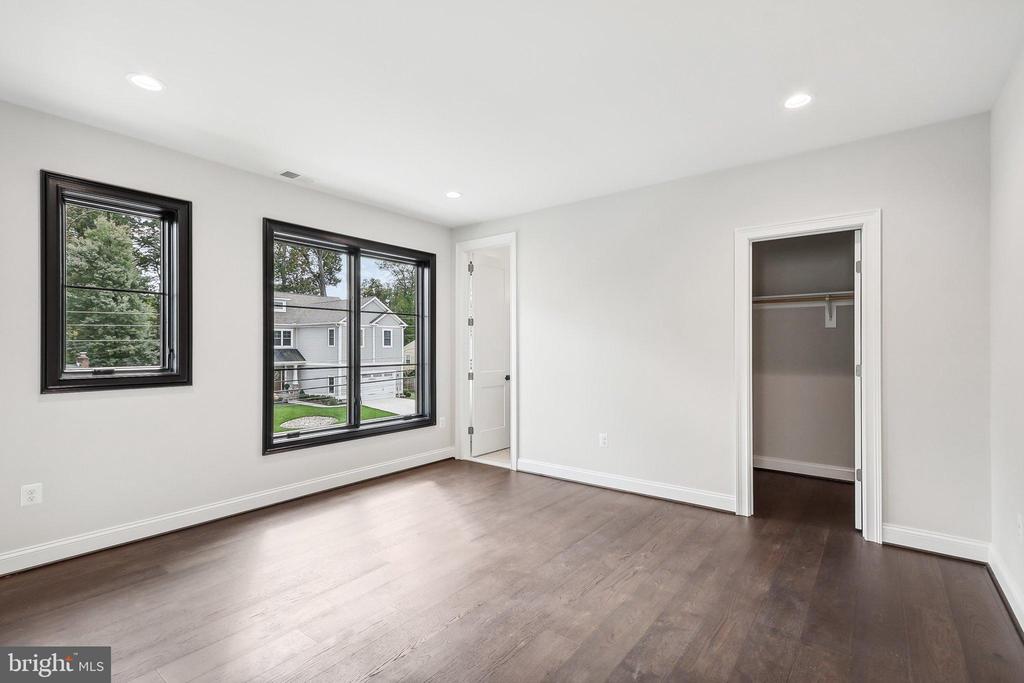 105 TAPAWINGO ROAD SW