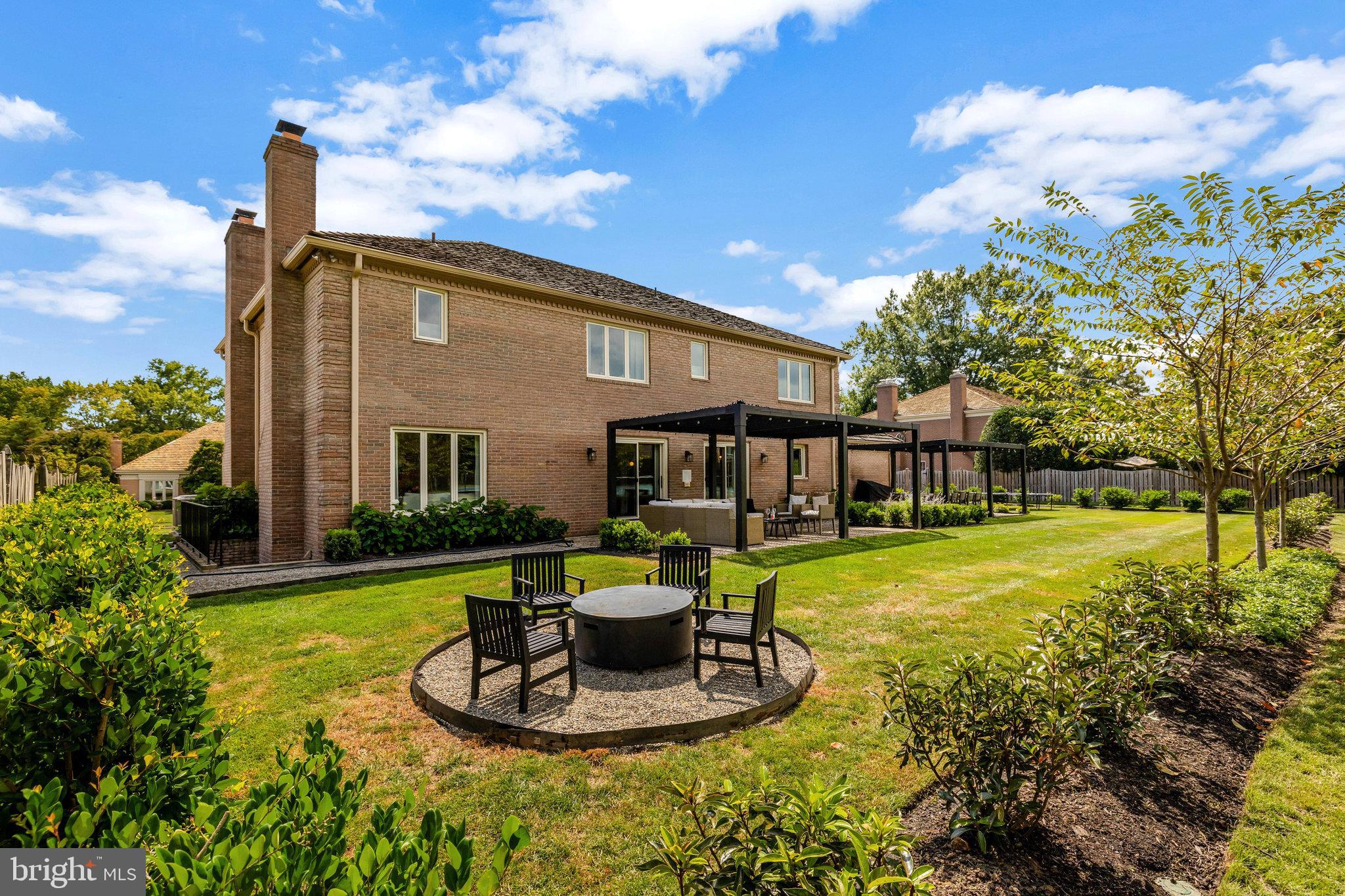 6305 DUNAWAY COURT