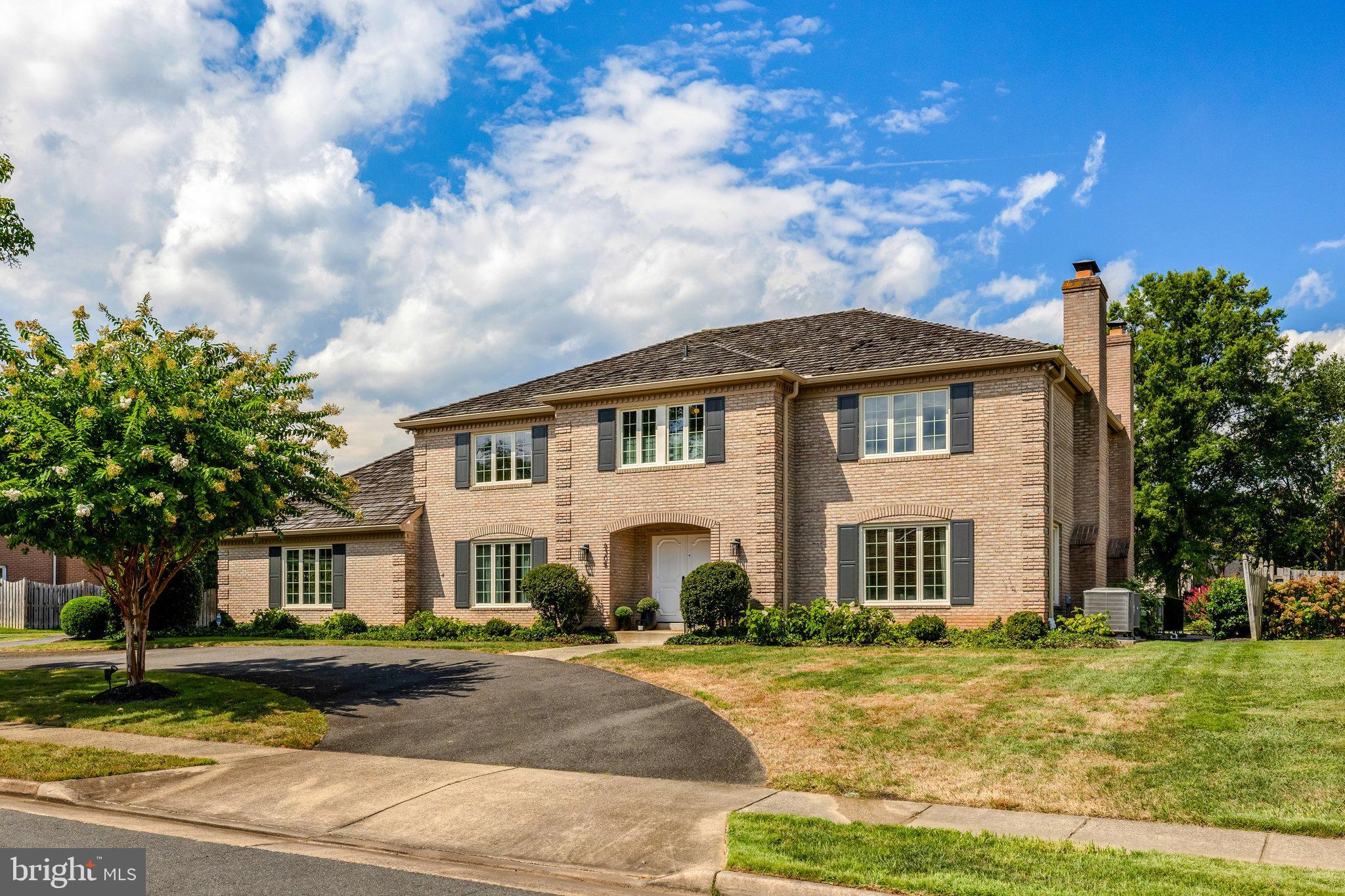 6305 DUNAWAY COURT