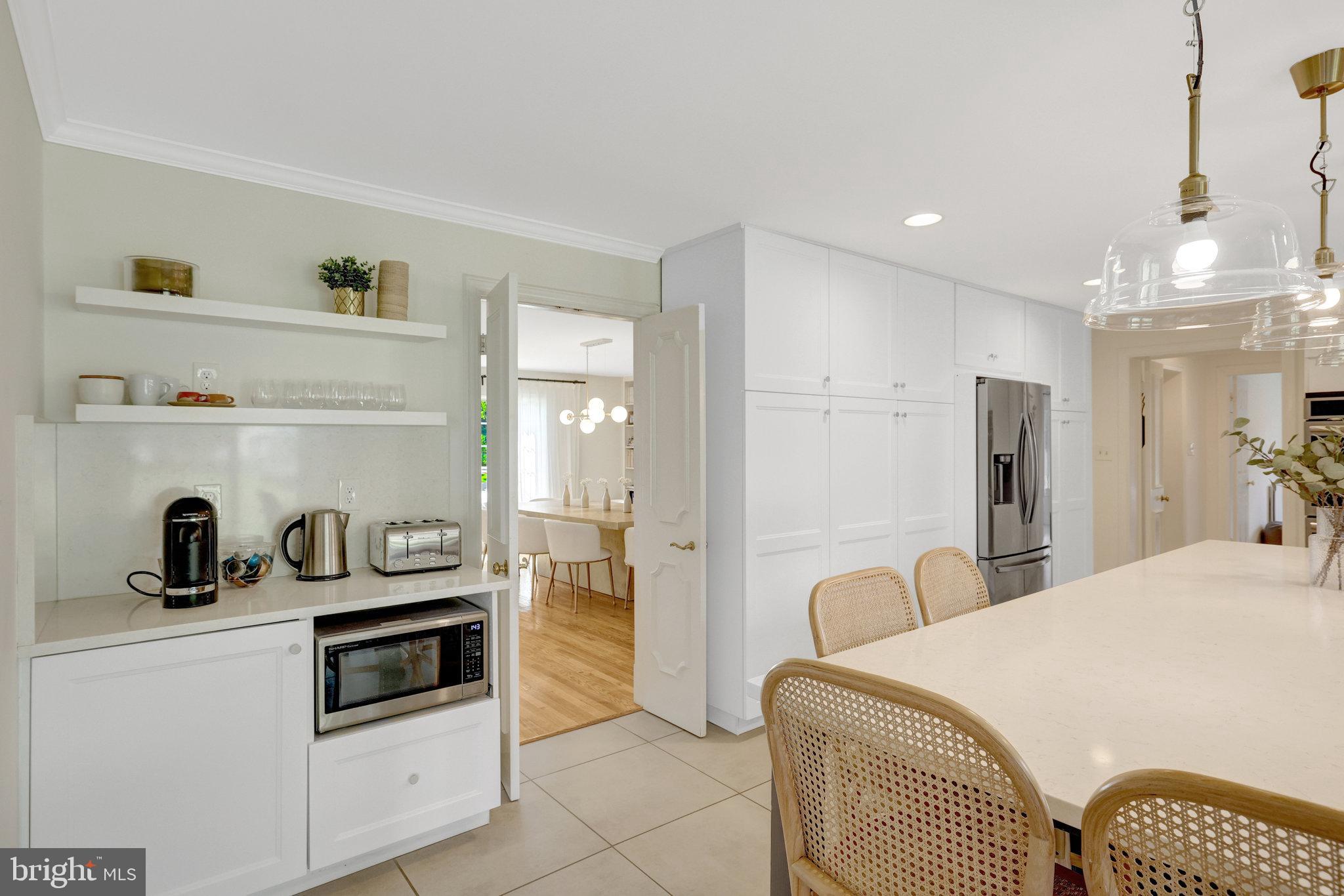 6305 DUNAWAY COURT