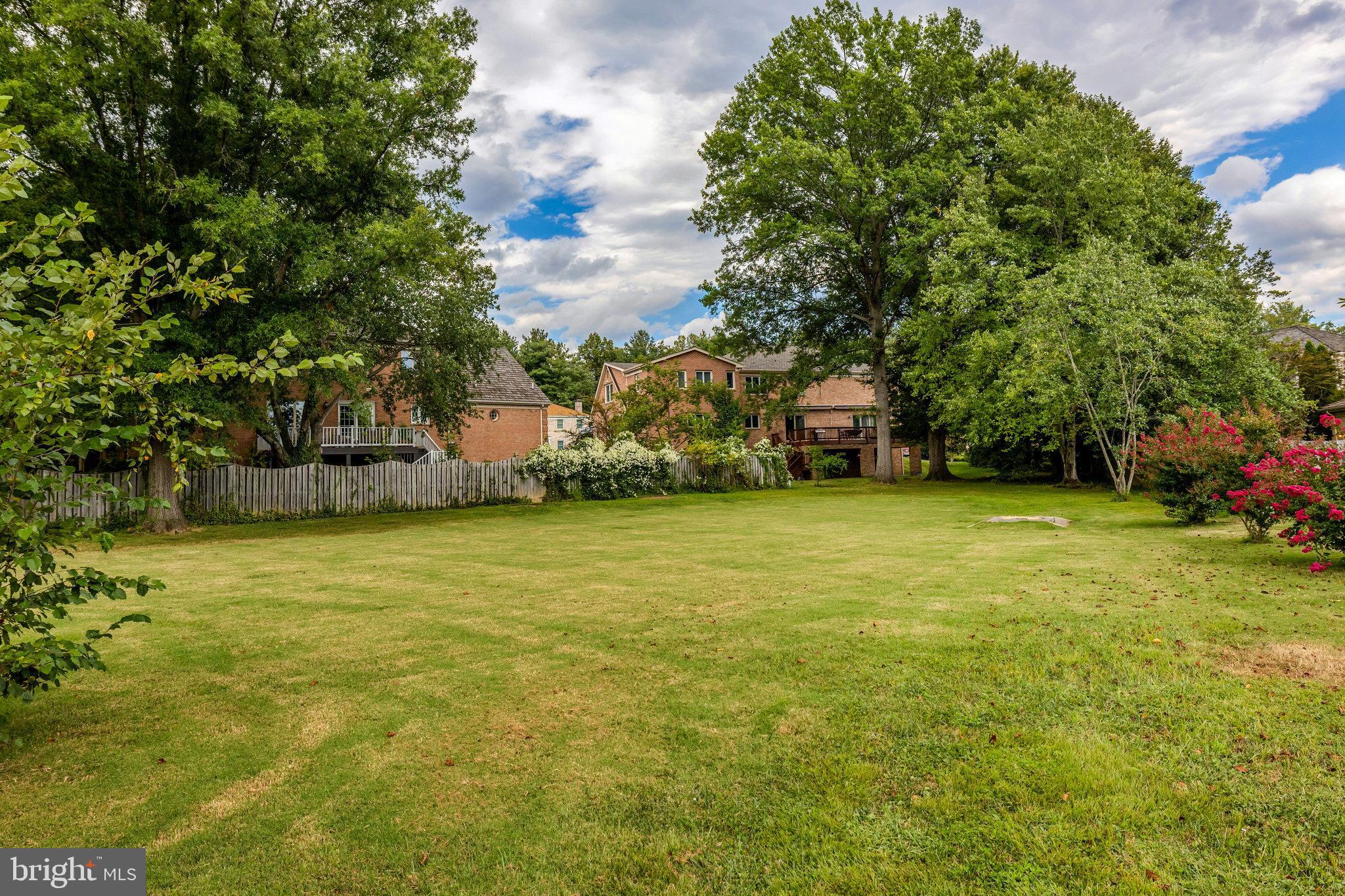 6305 DUNAWAY COURT