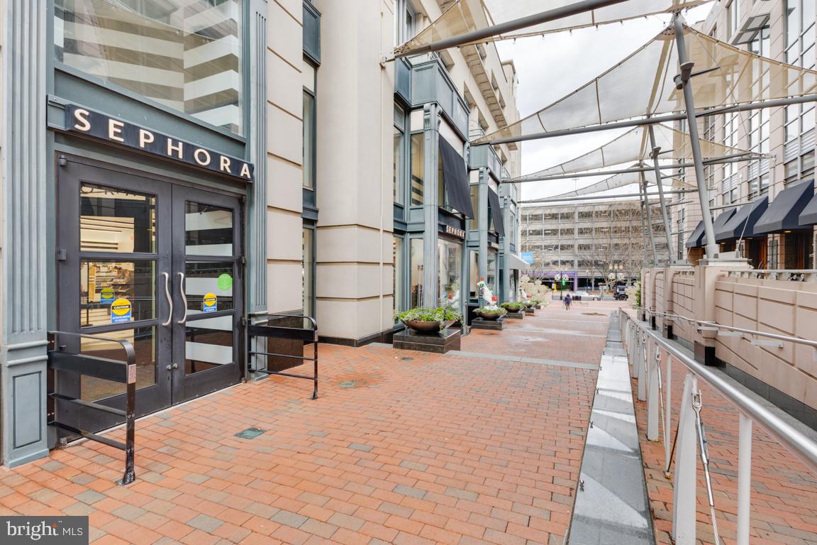 0 AMERICAN DREAM WAY