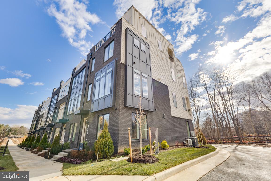 0 AMERICAN DREAM WAY