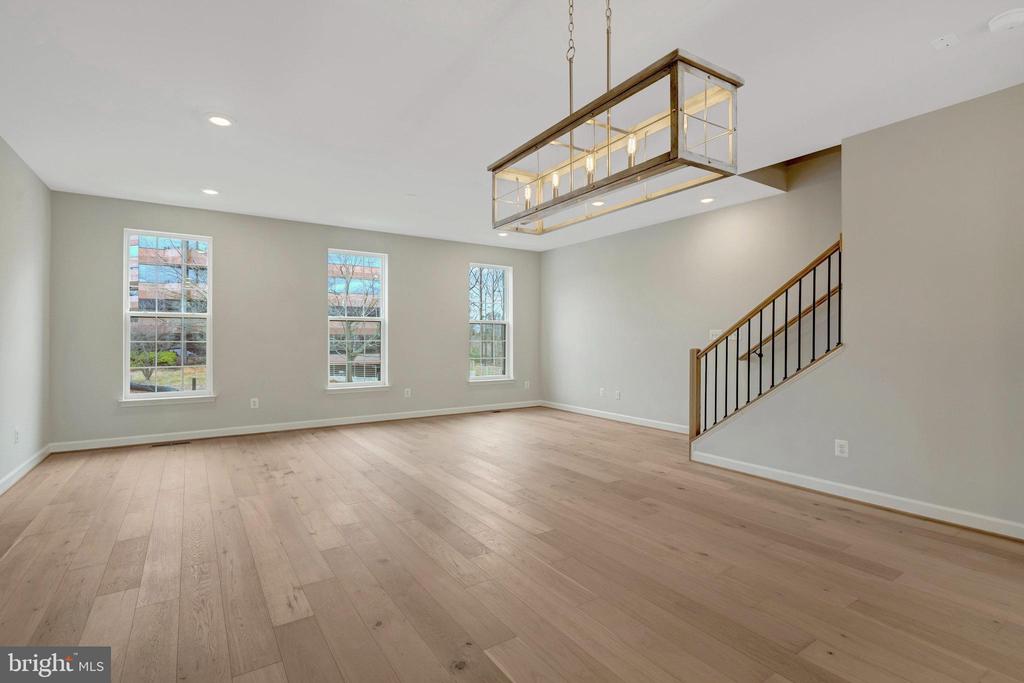 4321 FOUNTAINVIEW DRIVE
