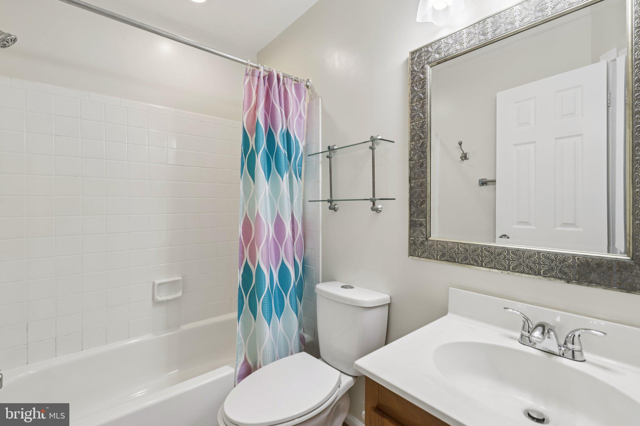 7673 NORTHERN OAKS COURT