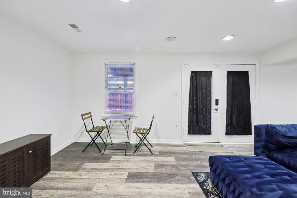7673 NORTHERN OAKS COURT
