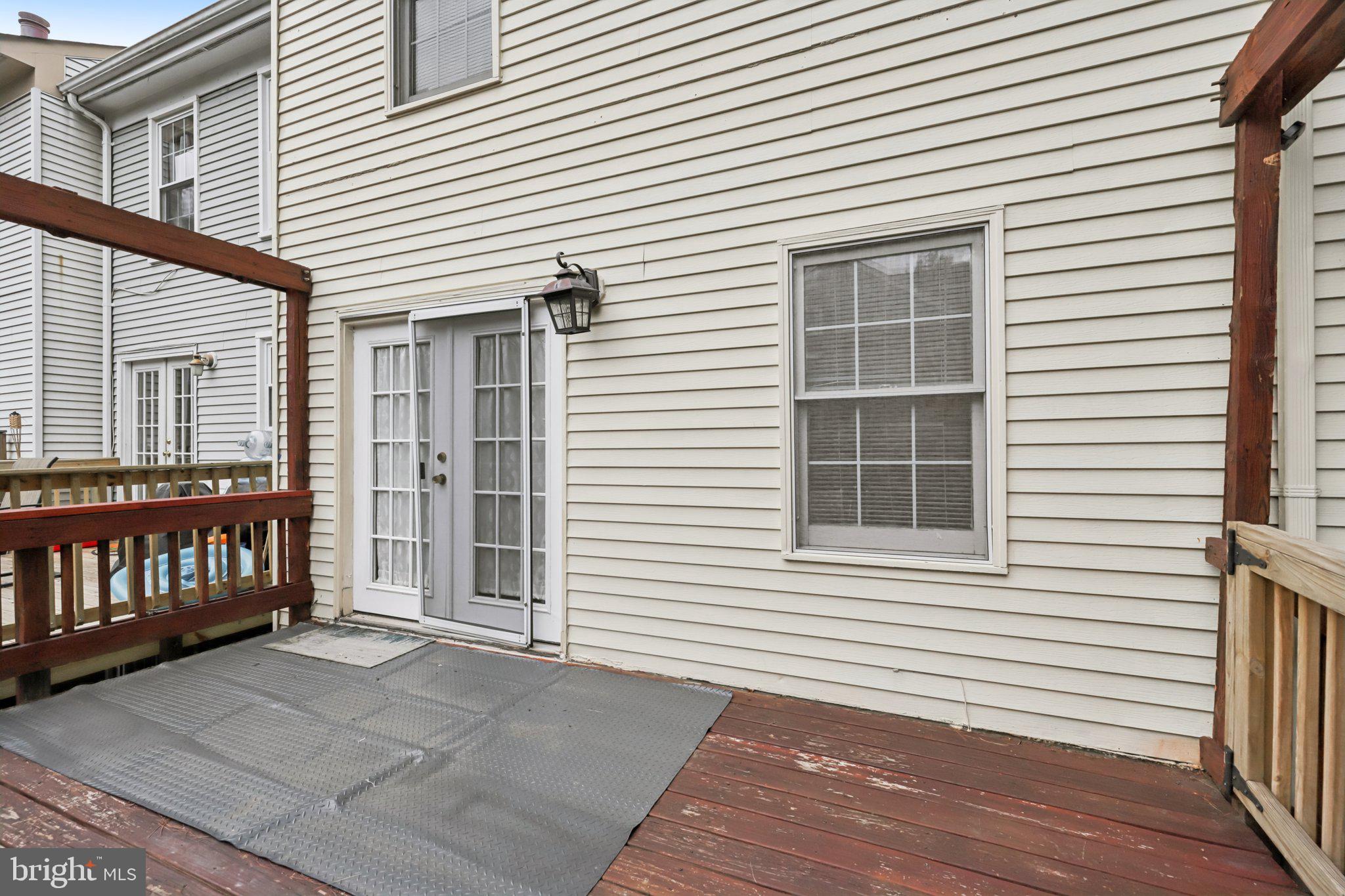 7673 NORTHERN OAKS COURT