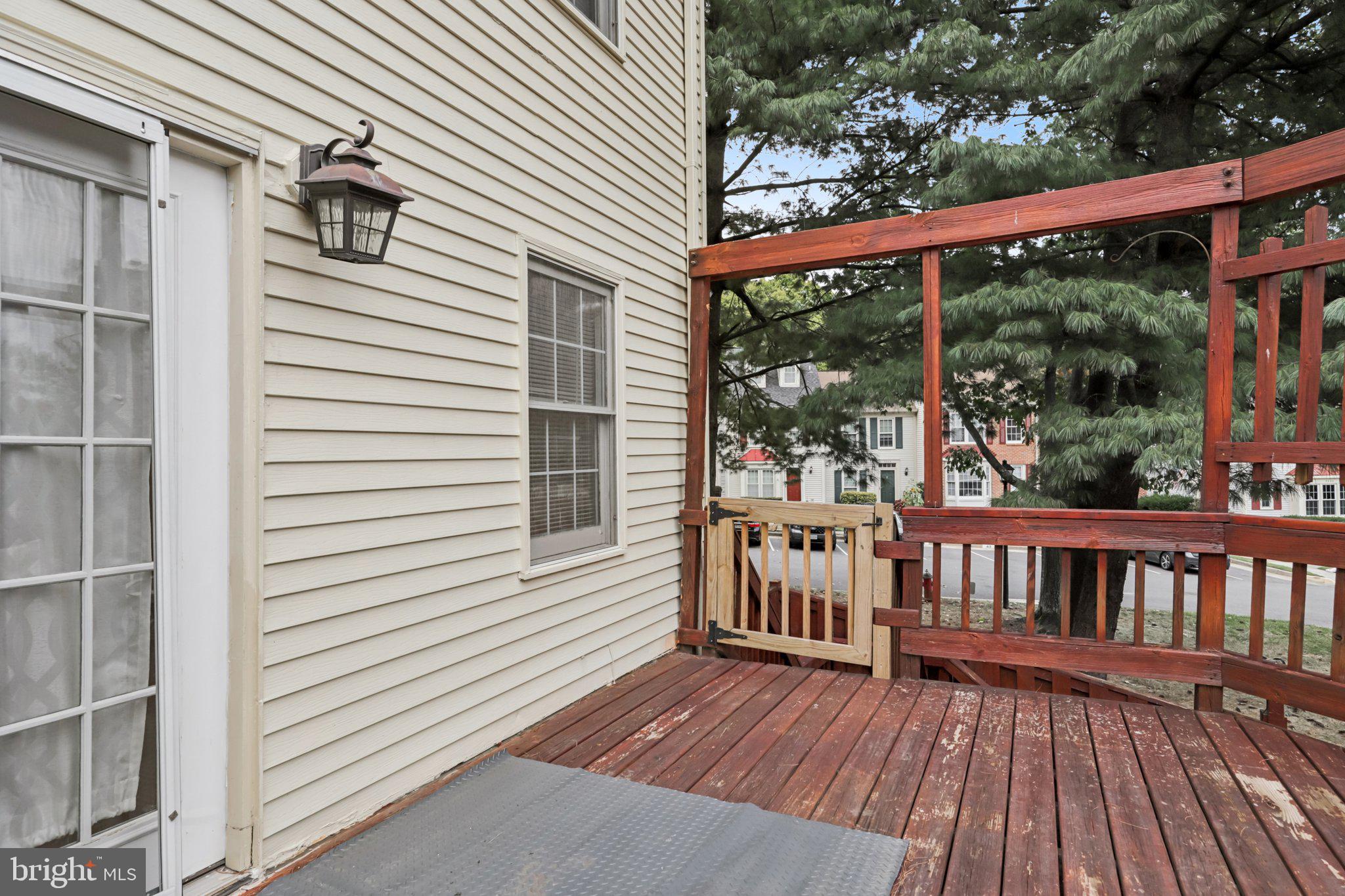 7673 NORTHERN OAKS COURT