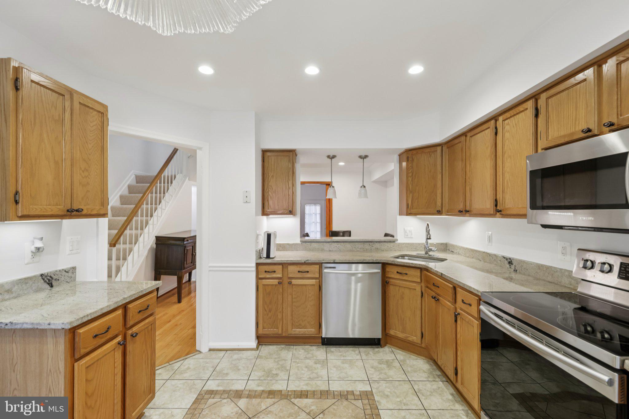 7673 NORTHERN OAKS COURT
