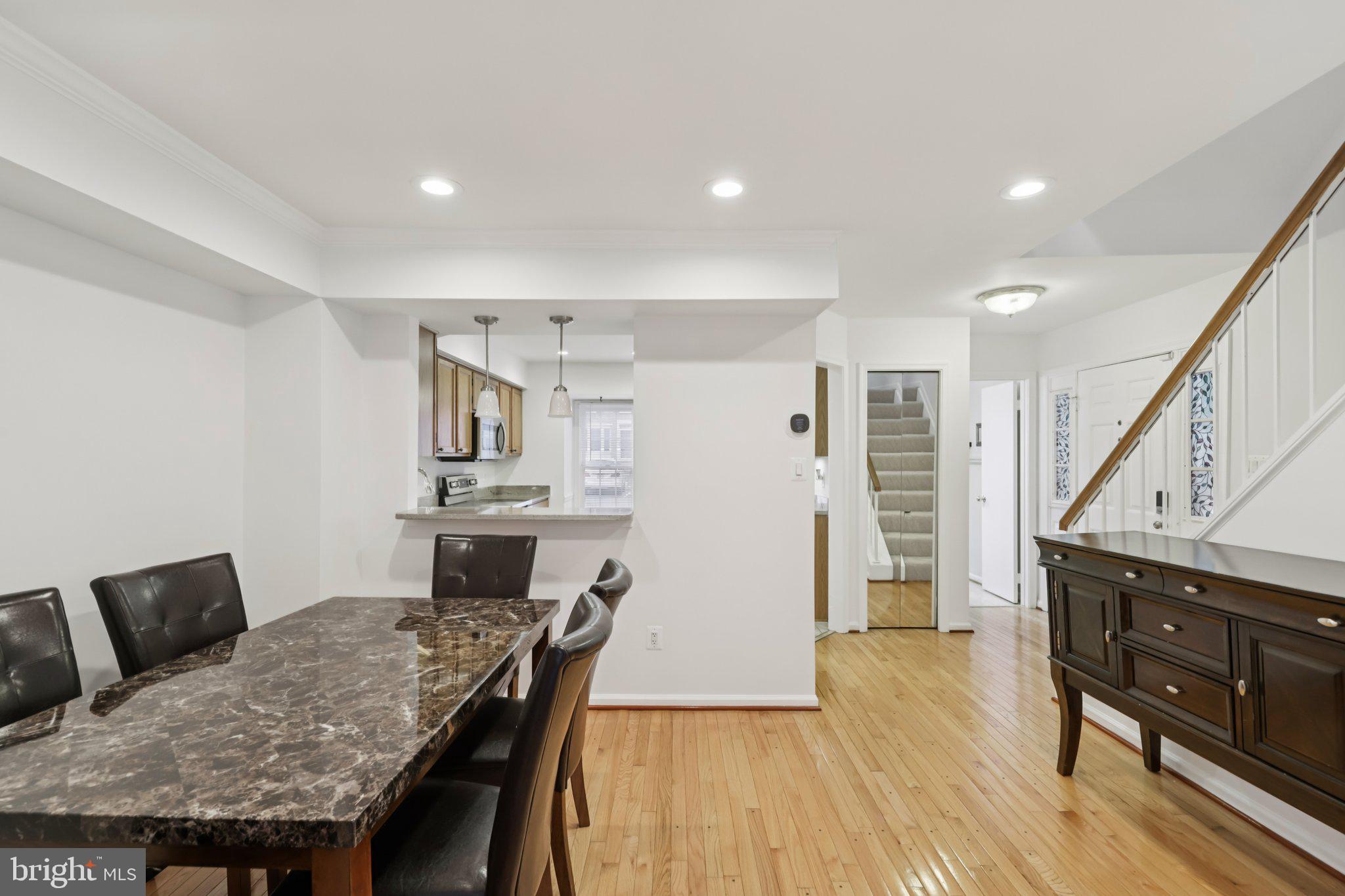 7673 NORTHERN OAKS COURT