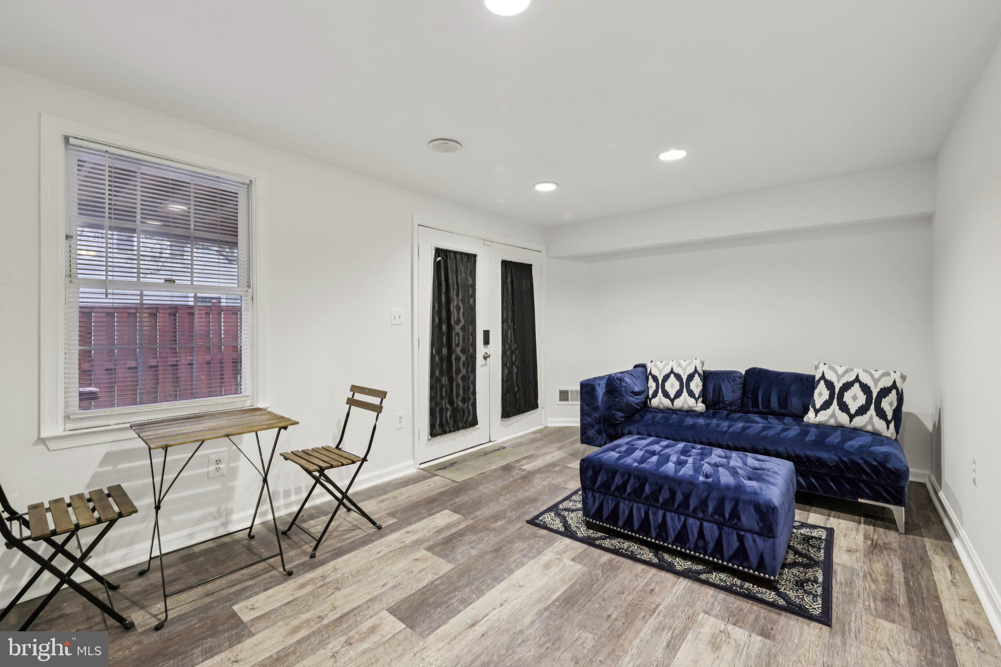 7673 NORTHERN OAKS COURT