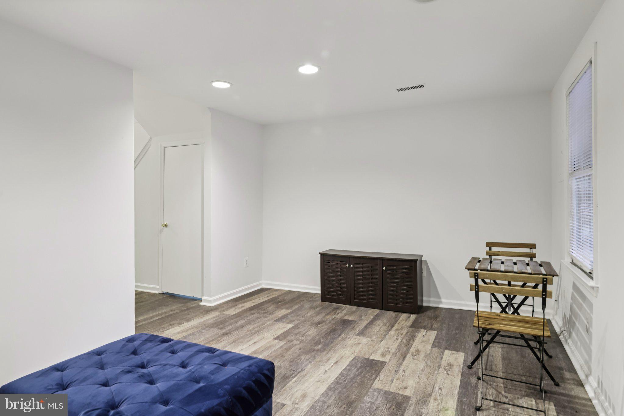 7673 NORTHERN OAKS COURT