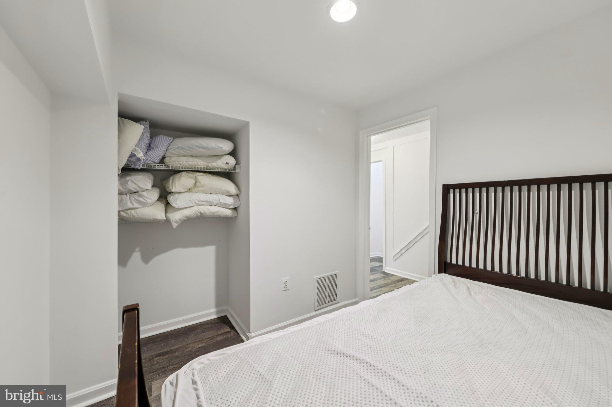 7673 NORTHERN OAKS COURT