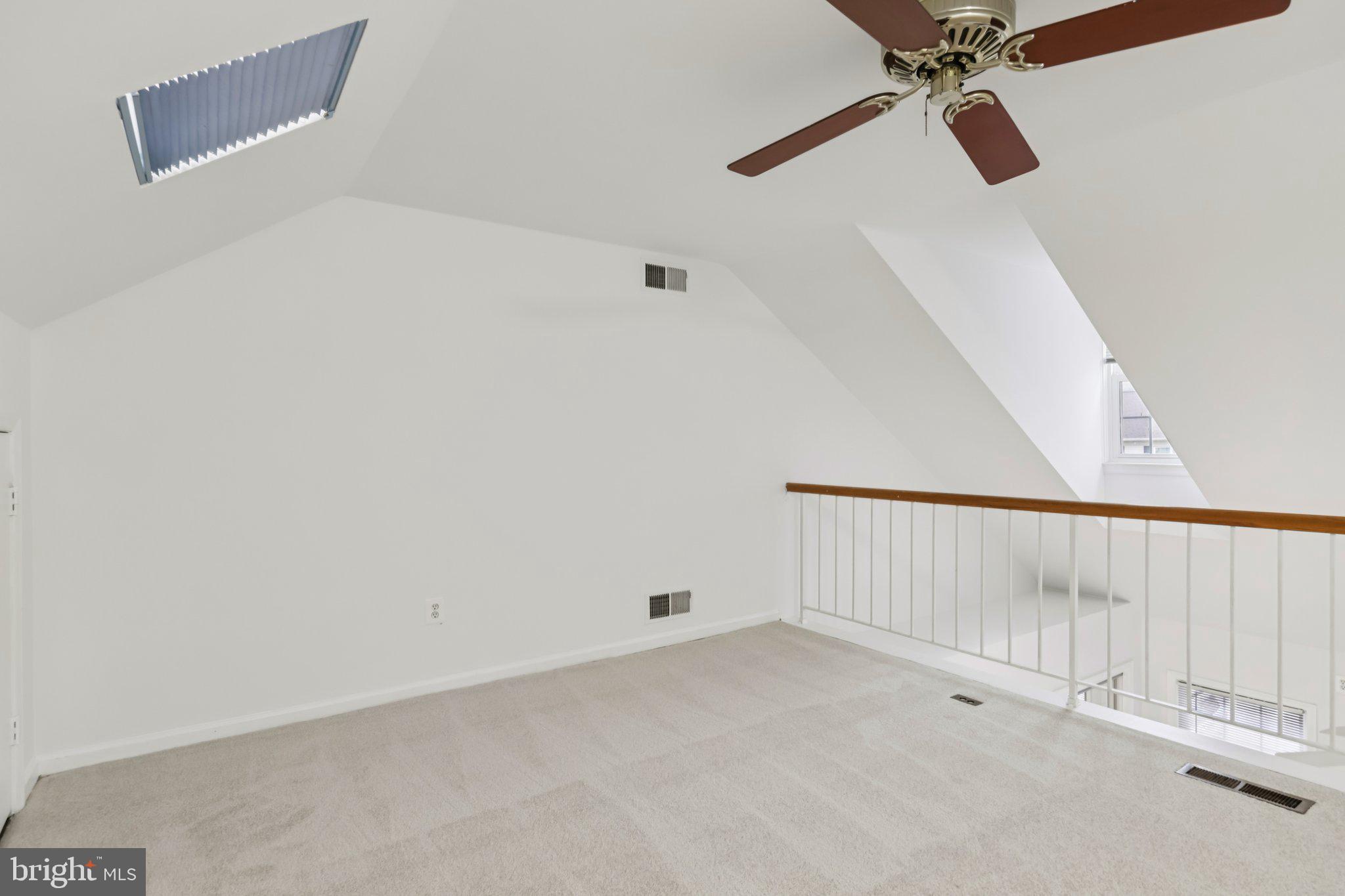 7673 NORTHERN OAKS COURT