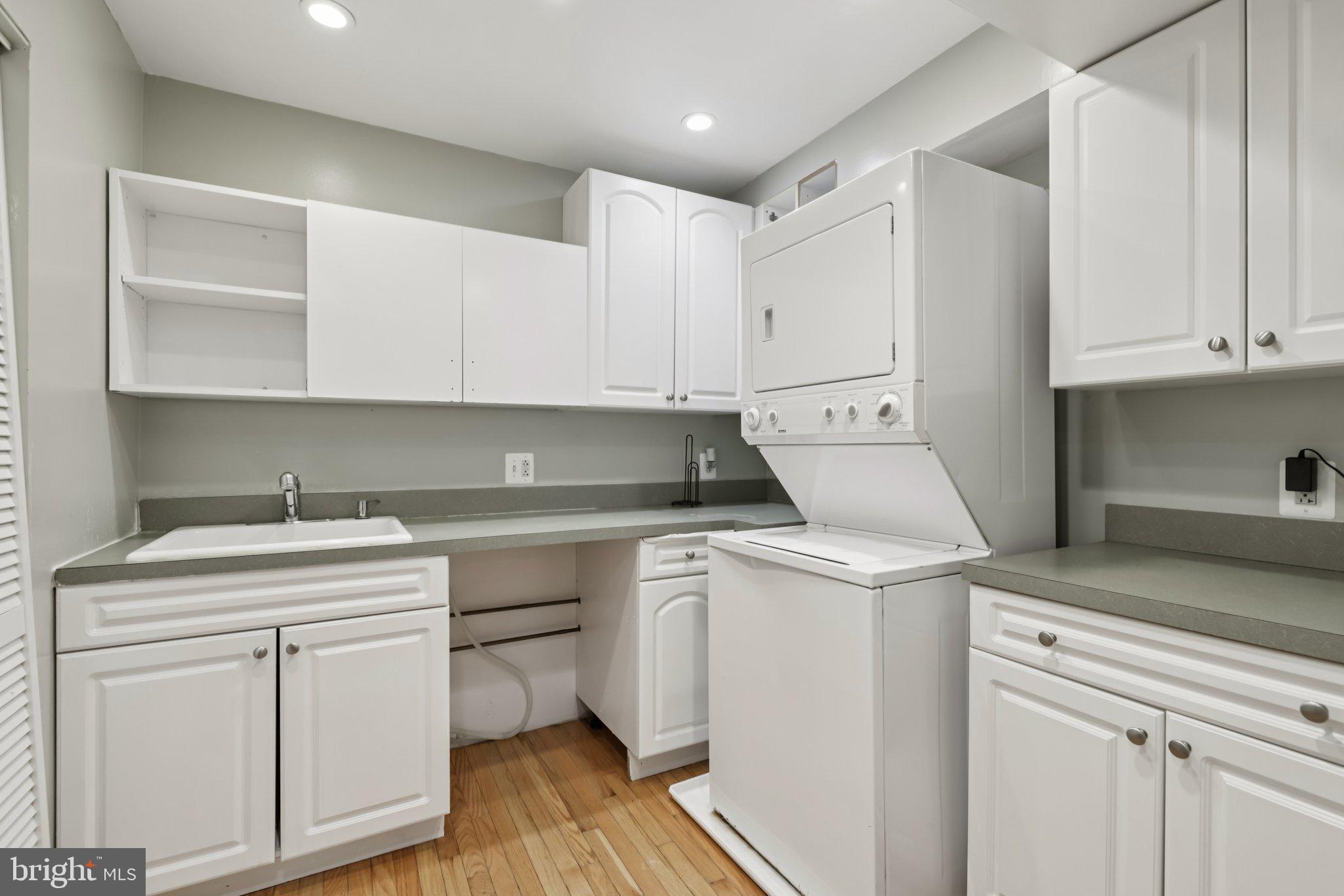 7673 NORTHERN OAKS COURT