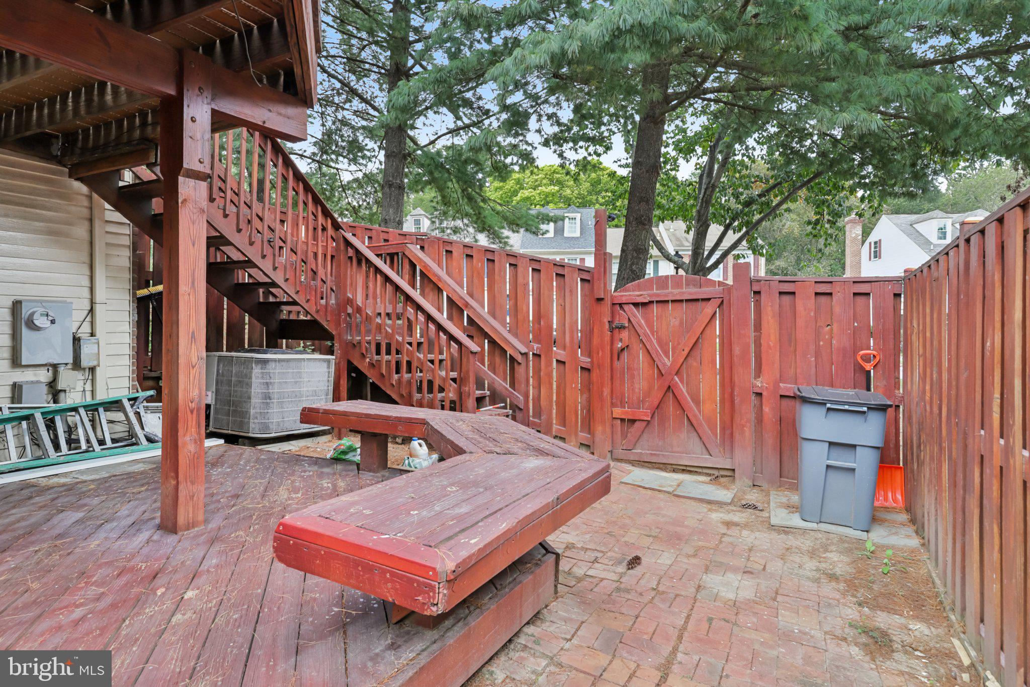 7673 NORTHERN OAKS COURT