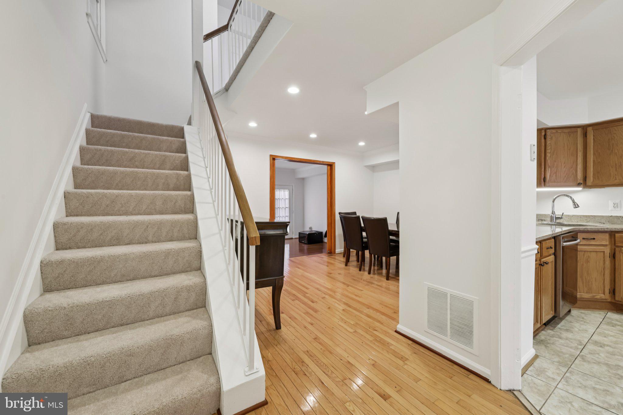 7673 NORTHERN OAKS COURT