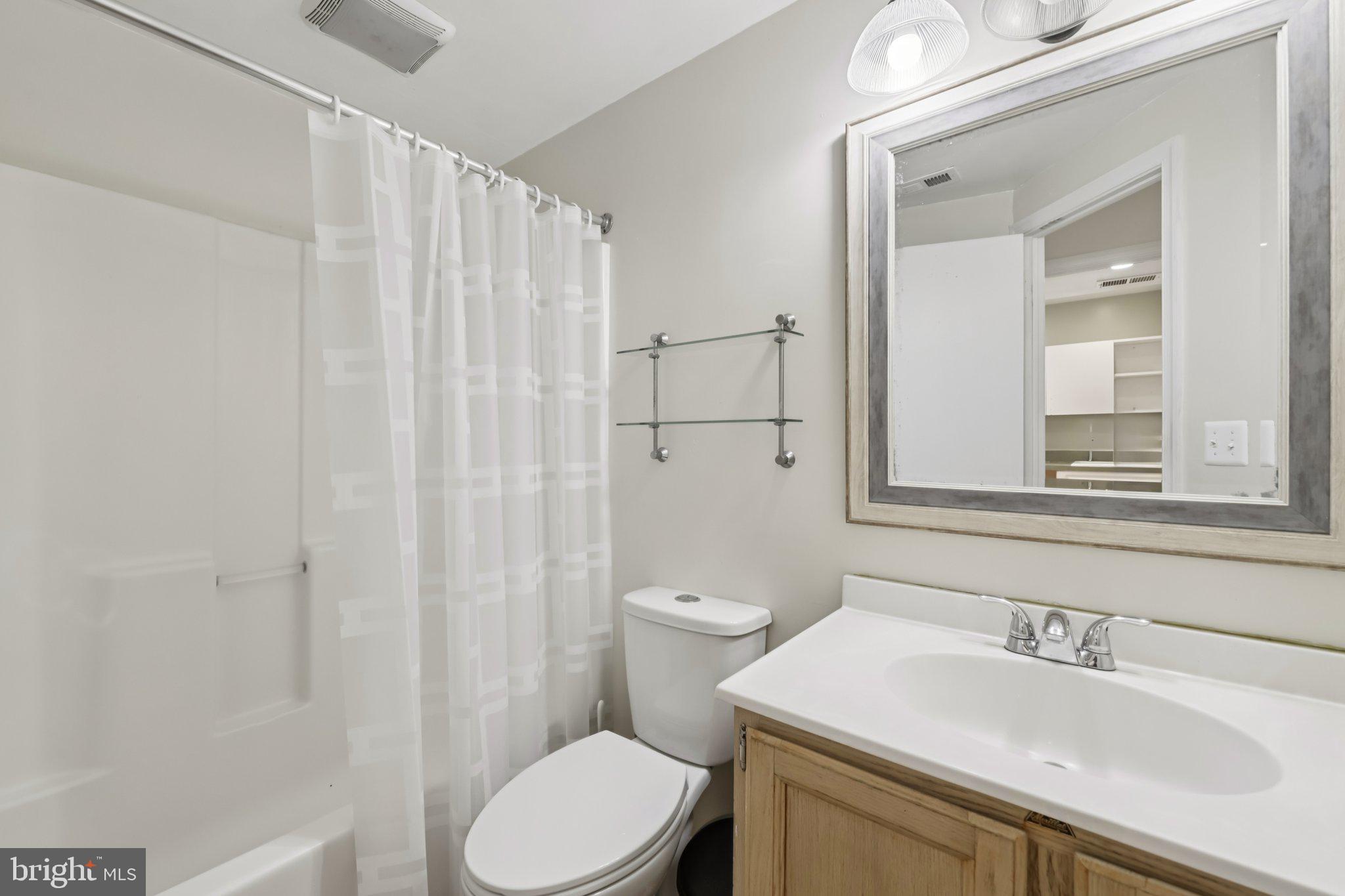 7673 NORTHERN OAKS COURT